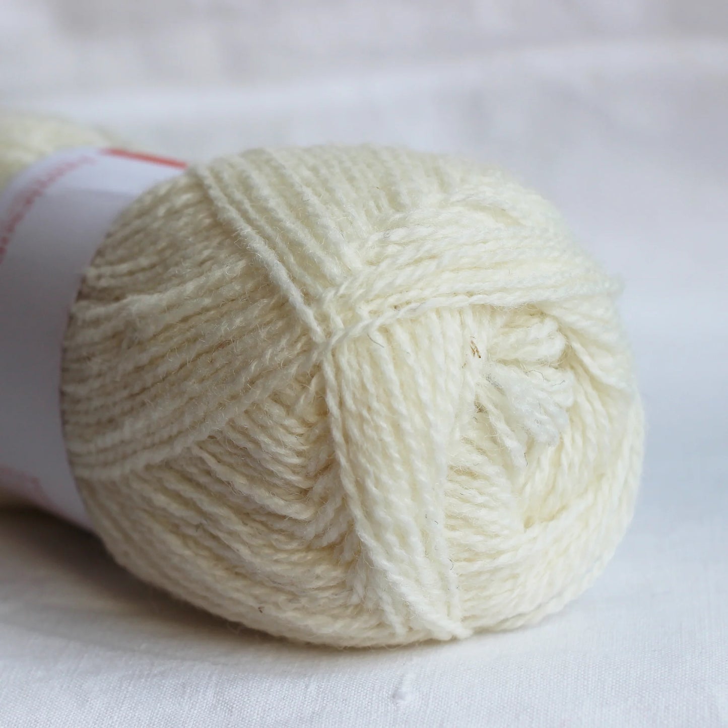 Jamieson & Smith Shetland Supreme 2ply Jumper Weight 50g 182m White (undyed)