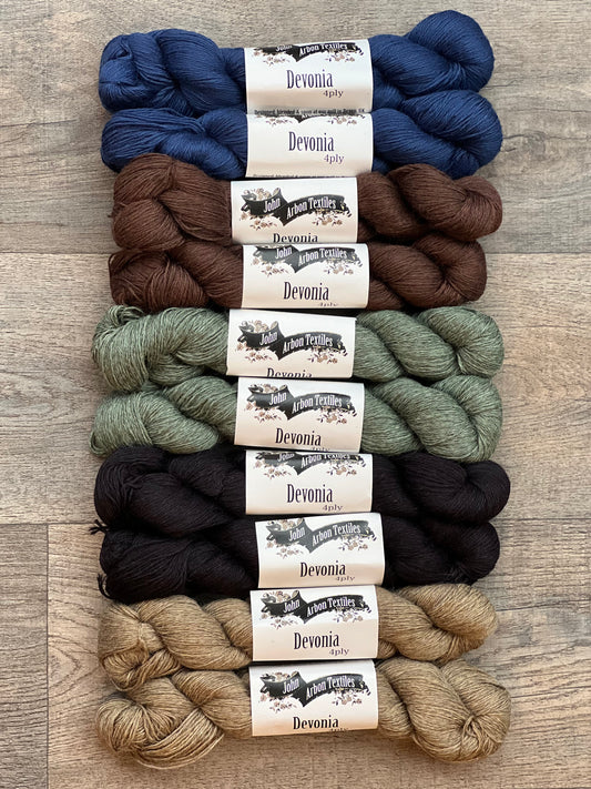 Devonia 4 Ply / Fingering weight 100g 388 meters