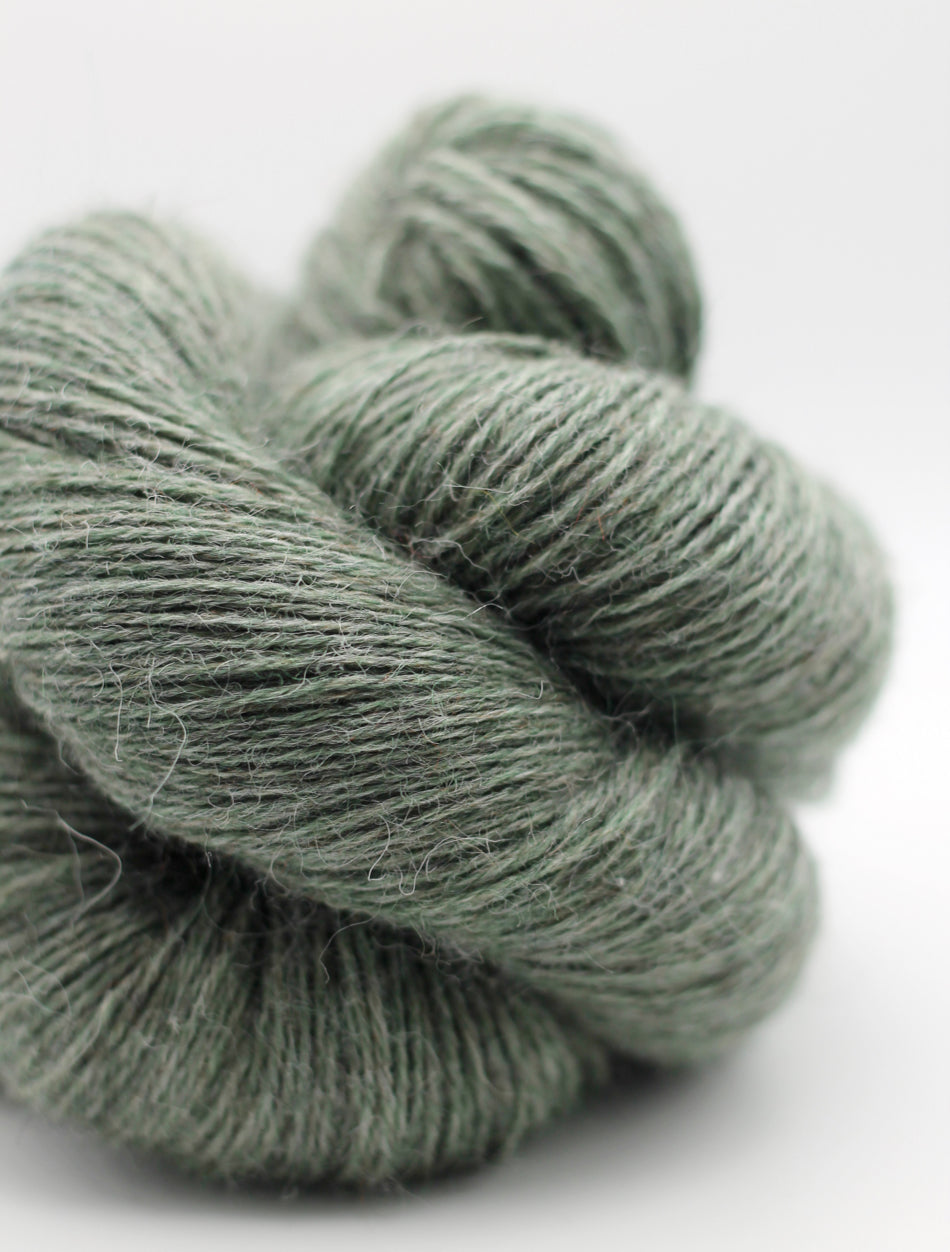 Devonia 4 Ply / Fingering weight 100g 388 meters